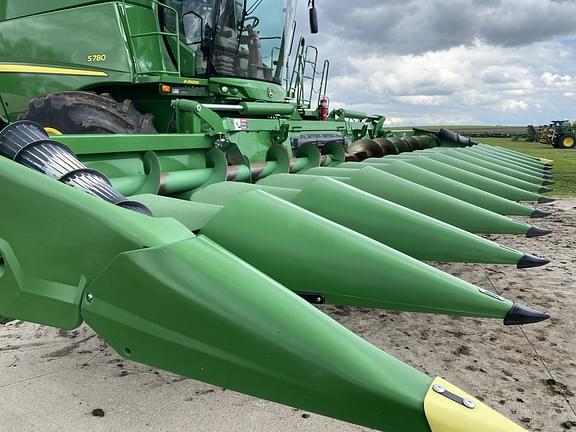 Image of John Deere C12F equipment image 4
