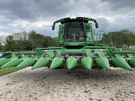 Image of John Deere C12F equipment image 2