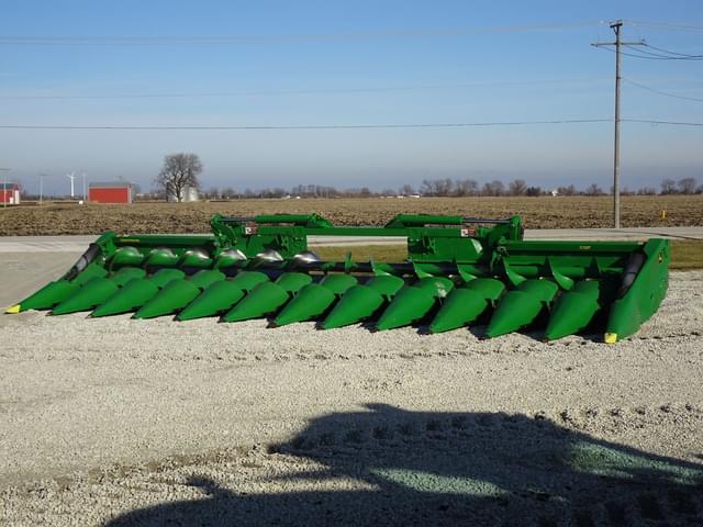 Image of John Deere C12F equipment image 2