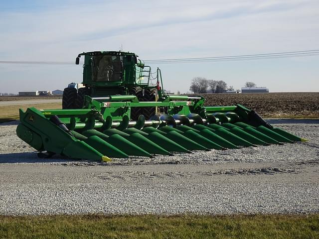 Image of John Deere C12F equipment image 3