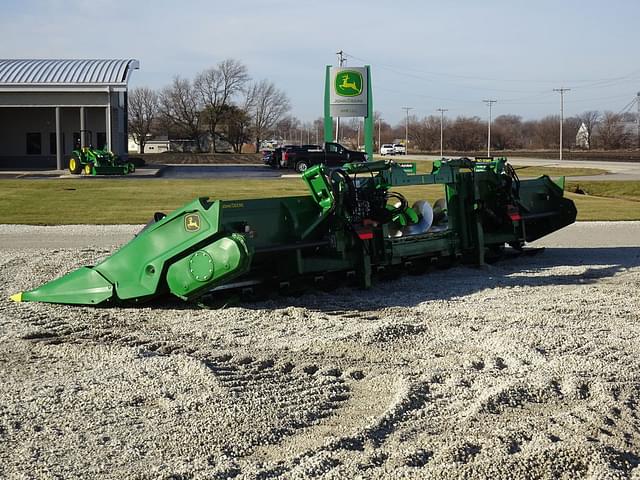 Image of John Deere C12F equipment image 4