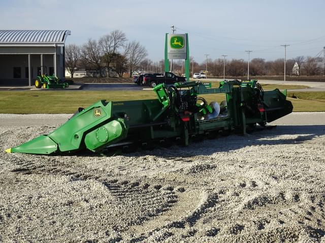 Image of John Deere C12F equipment image 4