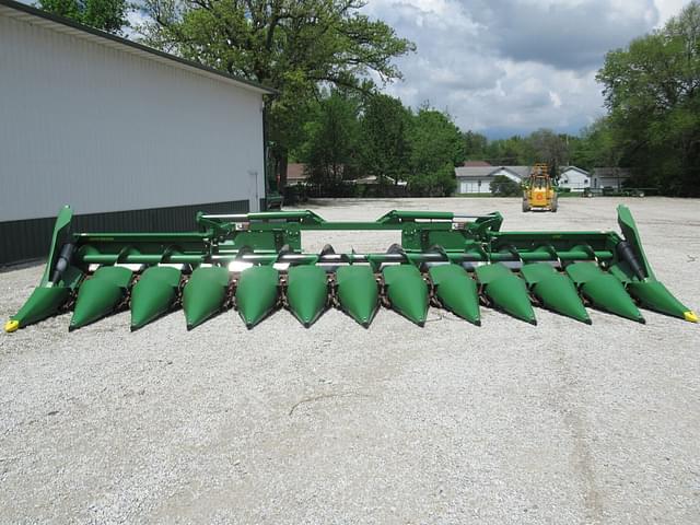 Image of John Deere C12F equipment image 3