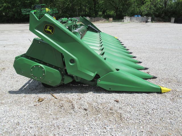 Image of John Deere C12F equipment image 2