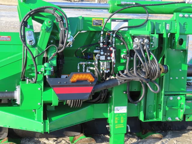 Image of John Deere C12F equipment image 4