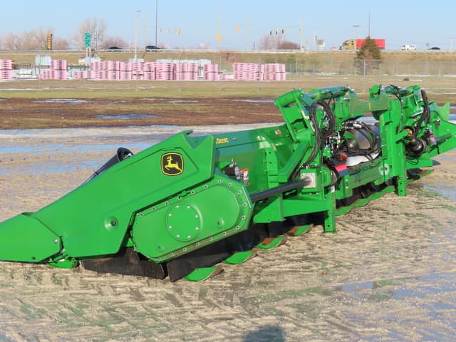Image of John Deere C12F equipment image 3