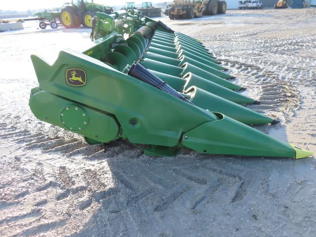 Image of John Deere C12F equipment image 2