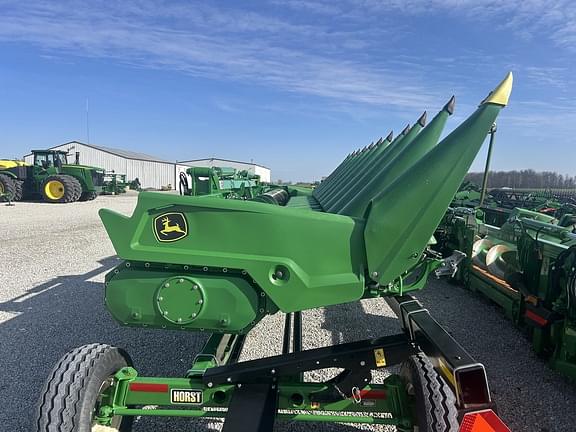 Image of John Deere C12F equipment image 4