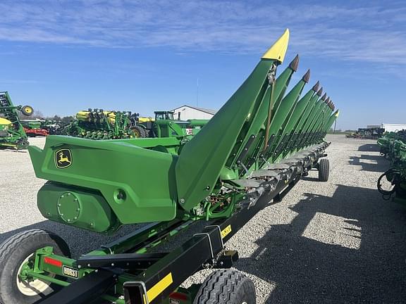 Image of John Deere C12F equipment image 3