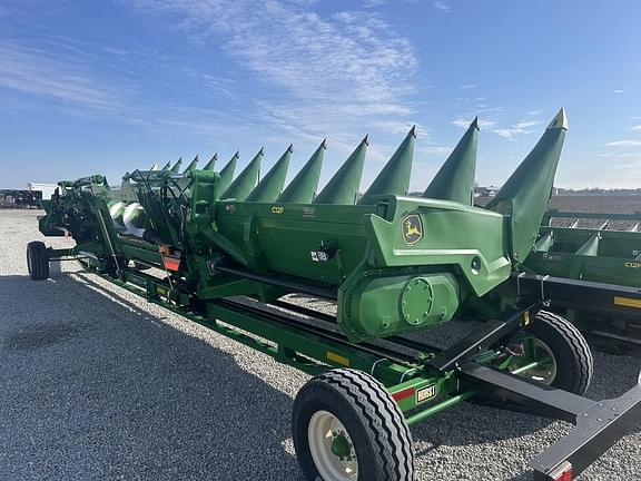 Image of John Deere C12F equipment image 2