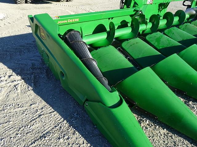 Image of John Deere C12F equipment image 4