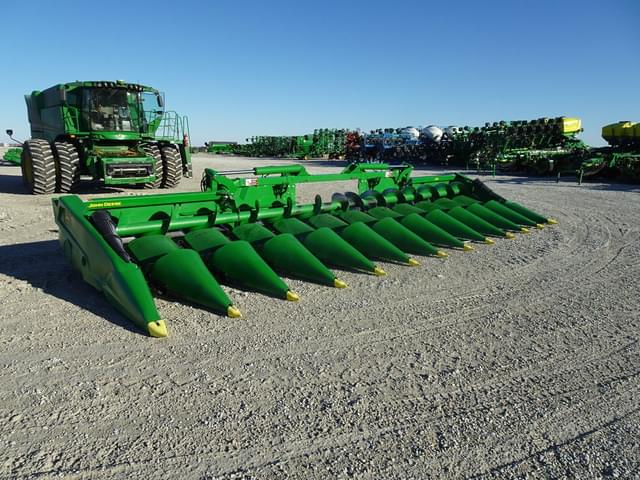 Image of John Deere C12F equipment image 2