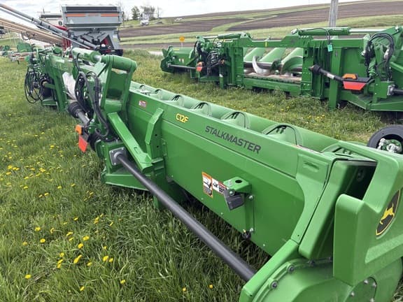 Image of John Deere C12F equipment image 4