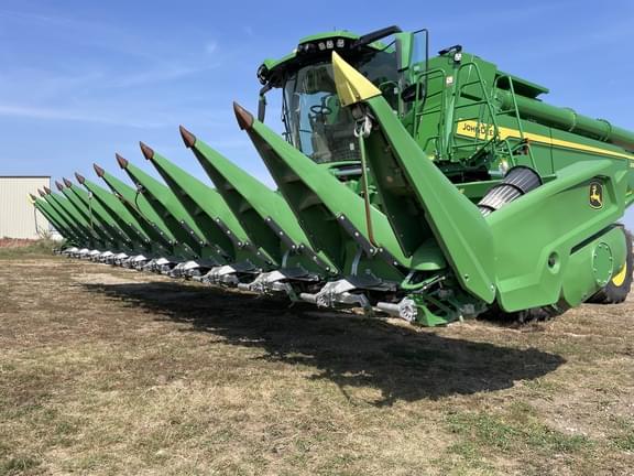 Image of John Deere C12F equipment image 1