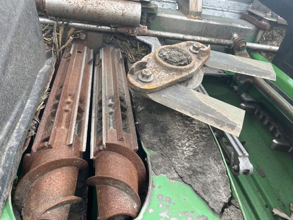 Image of John Deere C12F equipment image 3