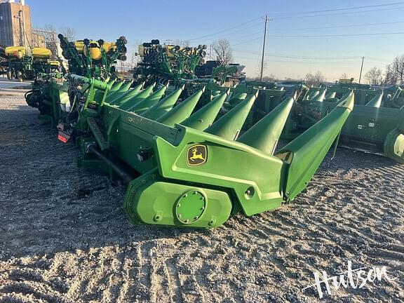 Image of John Deere C12F equipment image 2