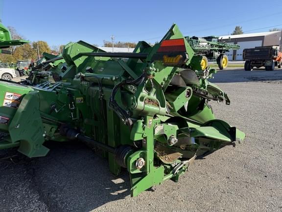 Image of John Deere C12F equipment image 3