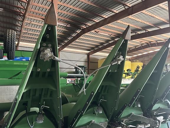 Image of John Deere C12F equipment image 3