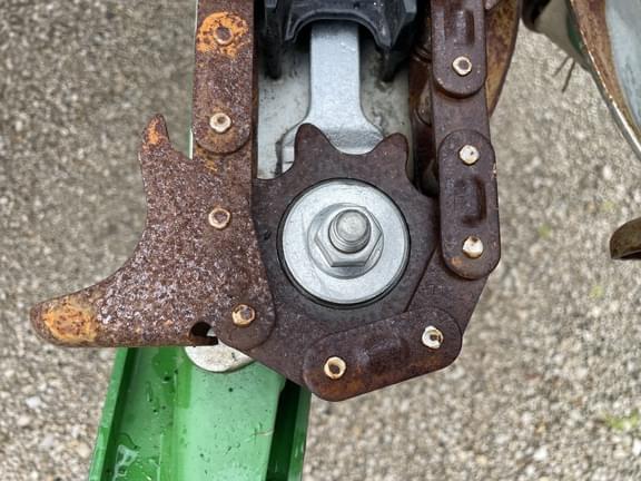 Image of John Deere C12F equipment image 4