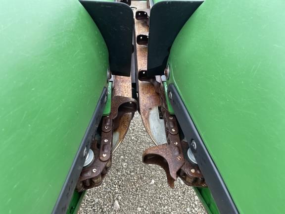 Image of John Deere C12F equipment image 3
