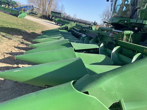 Image of John Deere C12F equipment image 4