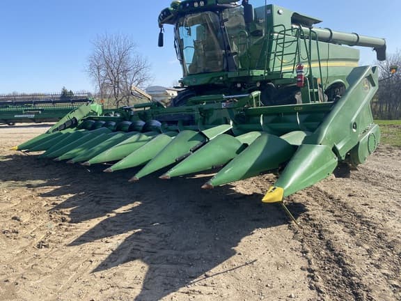 Image of John Deere C12F equipment image 1