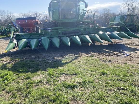 Image of John Deere C12F equipment image 3