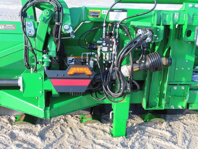 Image of John Deere C12F equipment image 3