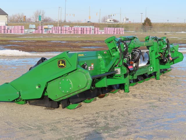 Image of John Deere C12F equipment image 2