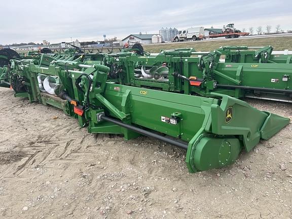 Image of John Deere C12F equipment image 3