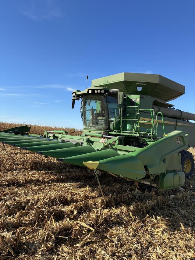 Image of John Deere C12F equipment image 2