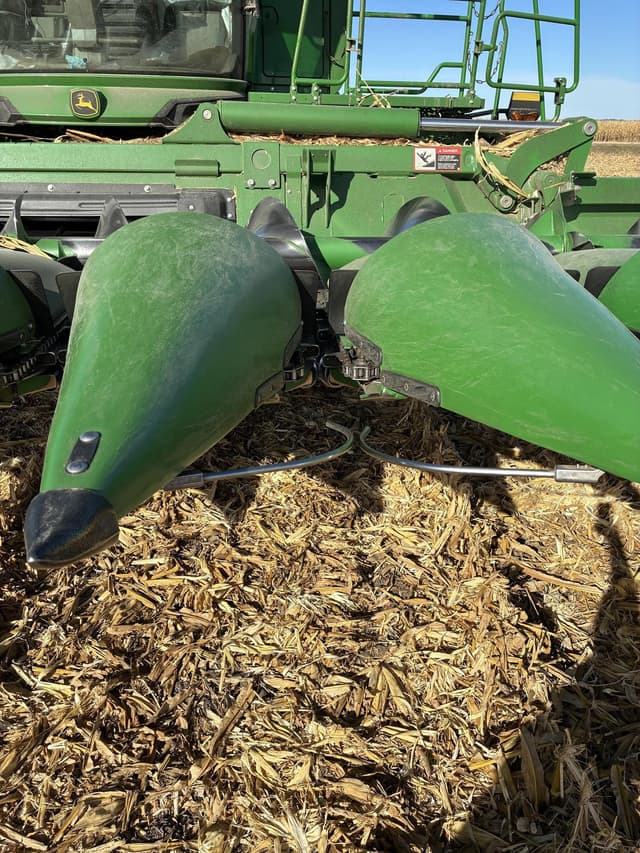 Image of John Deere C12F equipment image 3