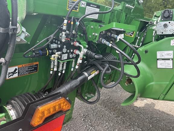 Image of John Deere C12F equipment image 3