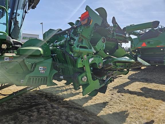 Image of John Deere C12F equipment image 4