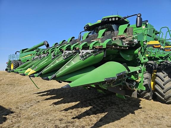 Image of John Deere C12F equipment image 2
