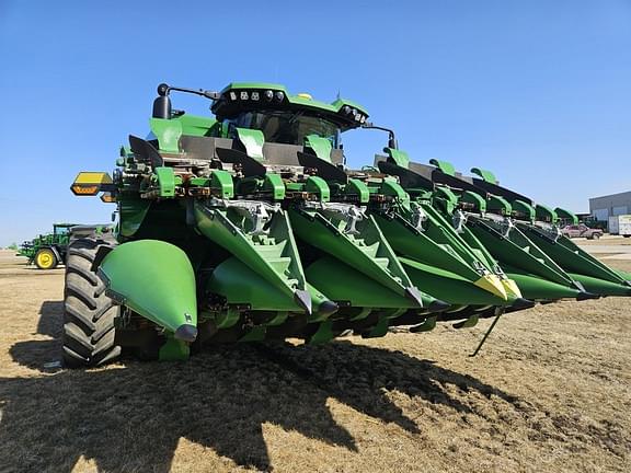 Image of John Deere C12F equipment image 3