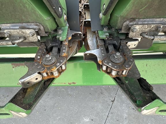 Image of John Deere C12F equipment image 3