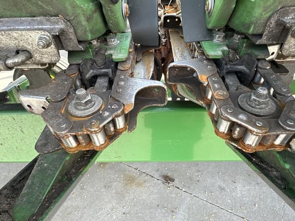 Image of John Deere C12F equipment image 4