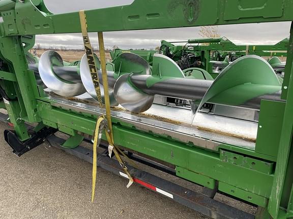 Image of John Deere C12F equipment image 2