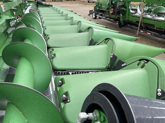 Image of John Deere C12F equipment image 3