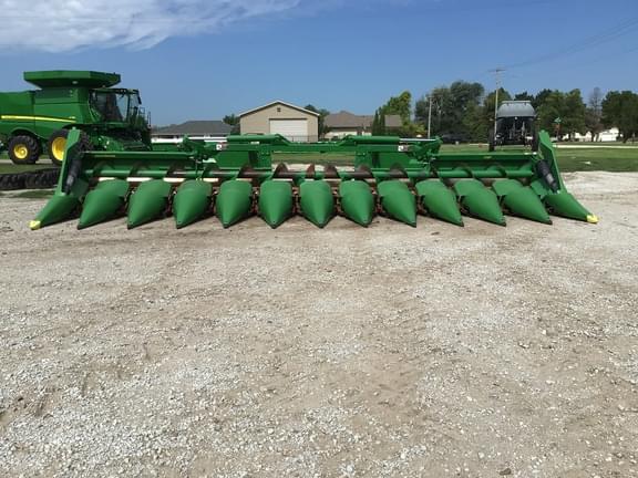 Image of John Deere C12F equipment image 2