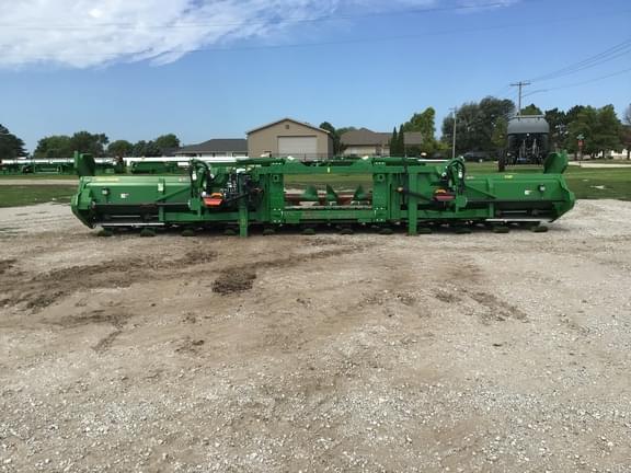Image of John Deere C12F equipment image 4