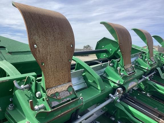 Image of John Deere C12F equipment image 4