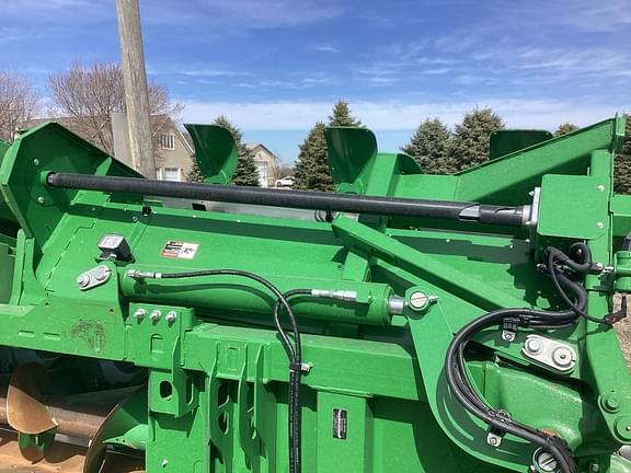 Image of John Deere C12F equipment image 3