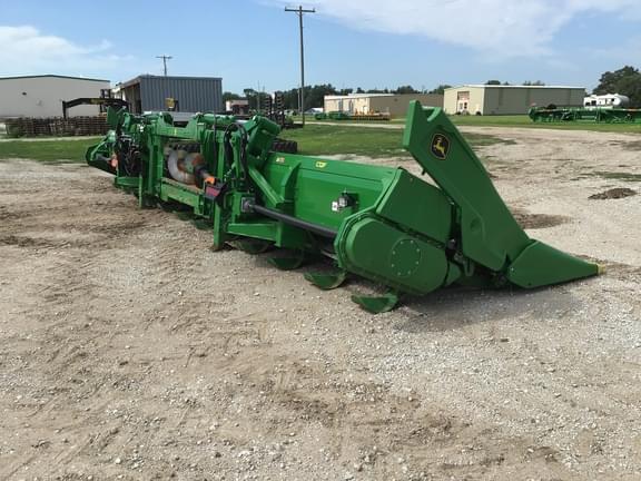 Image of John Deere C12F equipment image 3