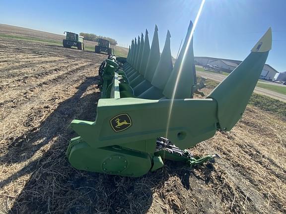 Image of John Deere C12F equipment image 2