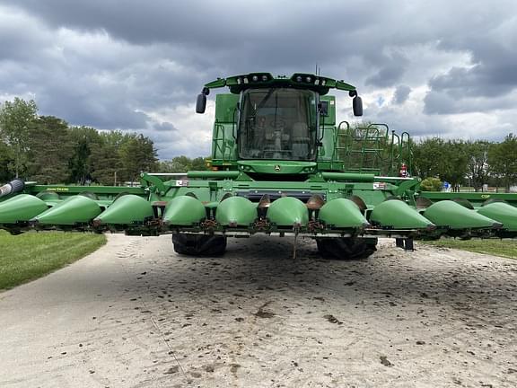 Image of John Deere C12F equipment image 3