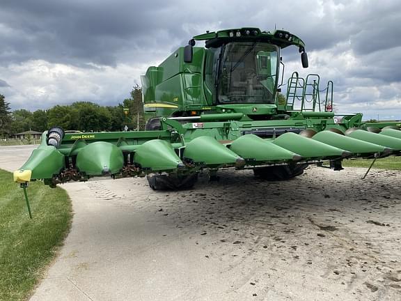 Image of John Deere C12F equipment image 4