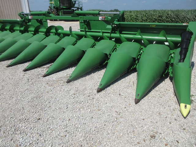 Image of John Deere C12F equipment image 2