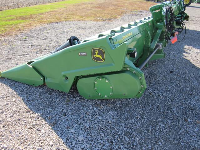 Image of John Deere C12F equipment image 4